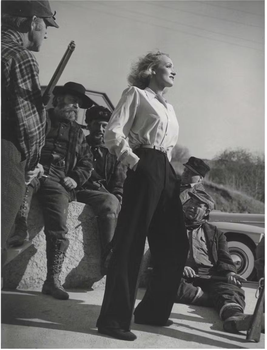 La mode a toujours fait peur au patriarcat.