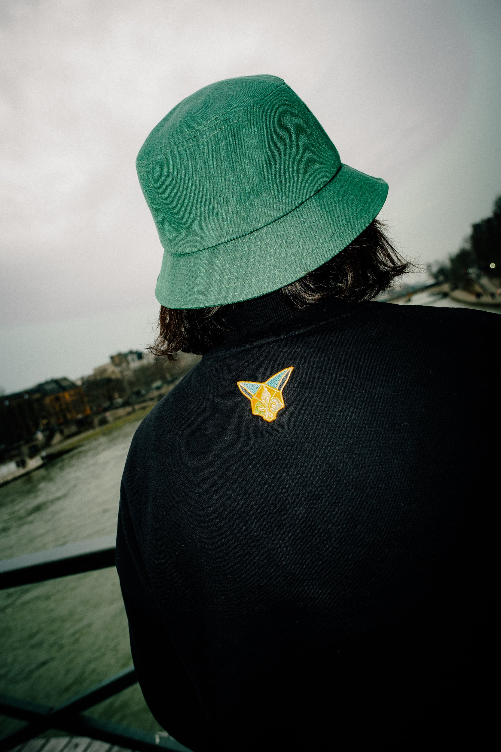 Sweat noir col zippé - "Fous-moi la paix, j'ai mes règles"