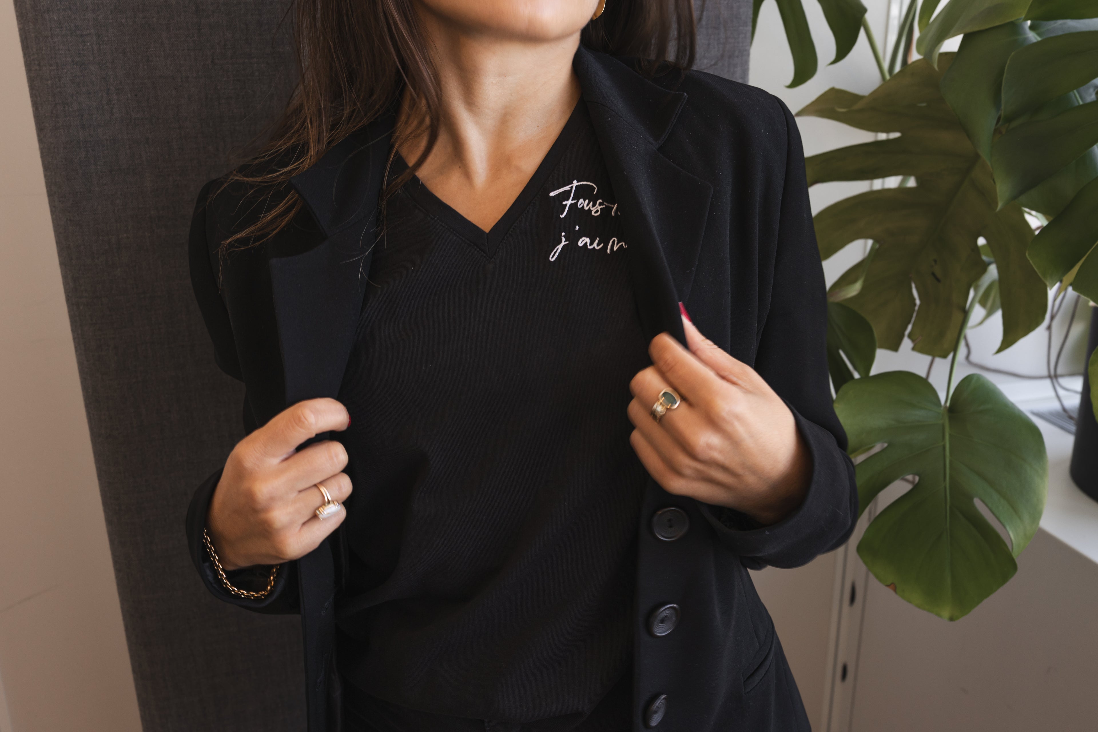 T-shirt noir col V - Fous-moi la paix j'ai mes règles