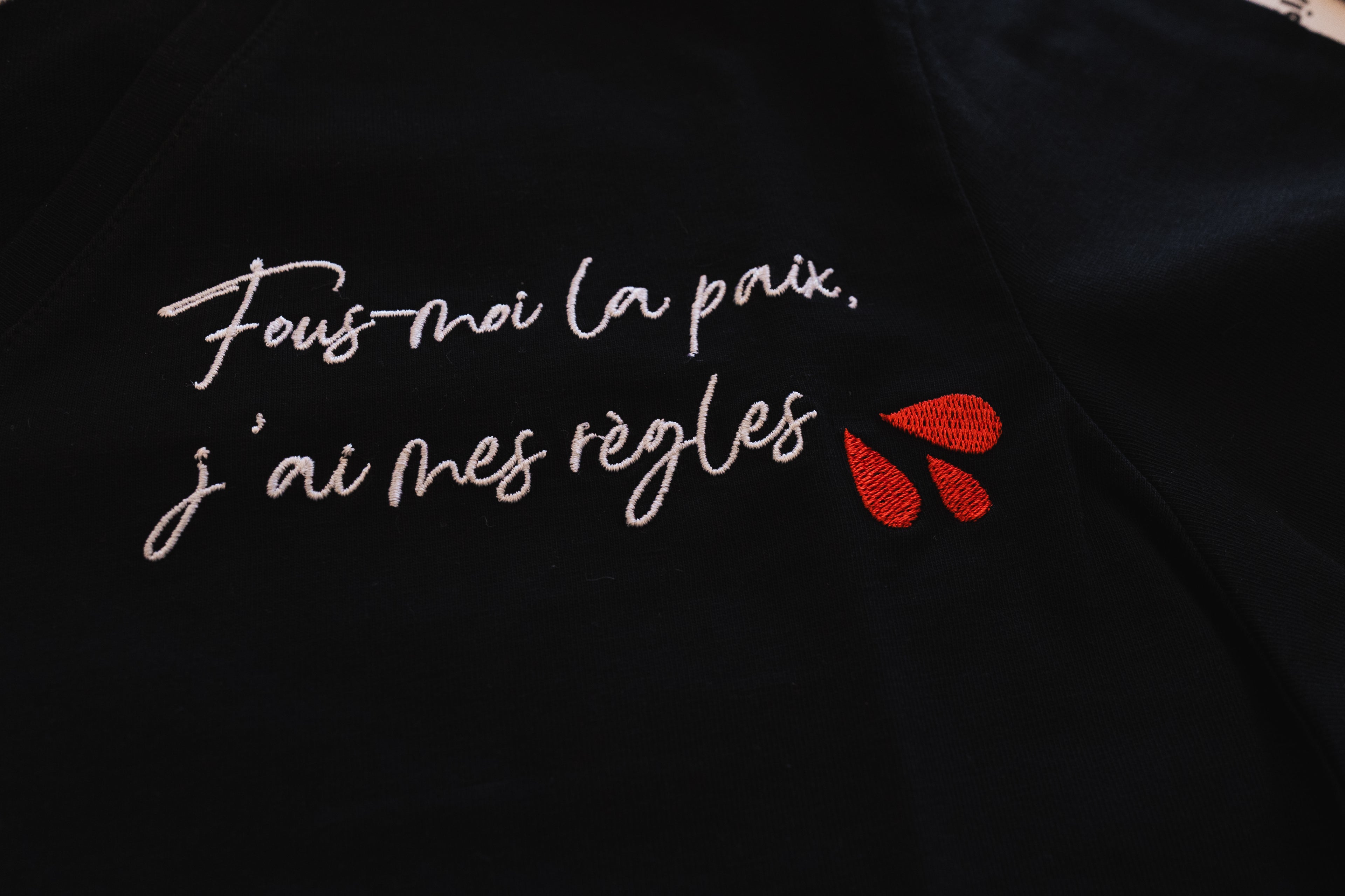 T-shirt noir col V - Fous-moi la paix j'ai mes règles
