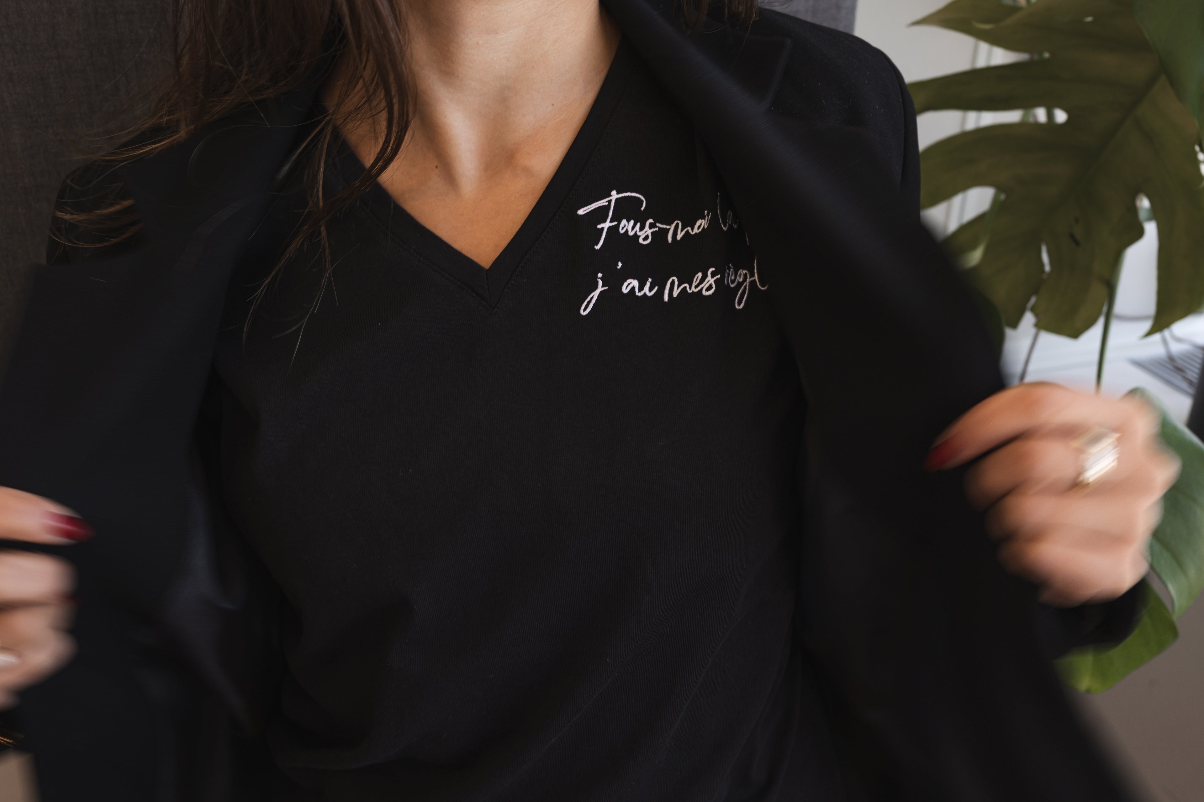 T-shirt noir col V - Fous-moi la paix j'ai mes règles